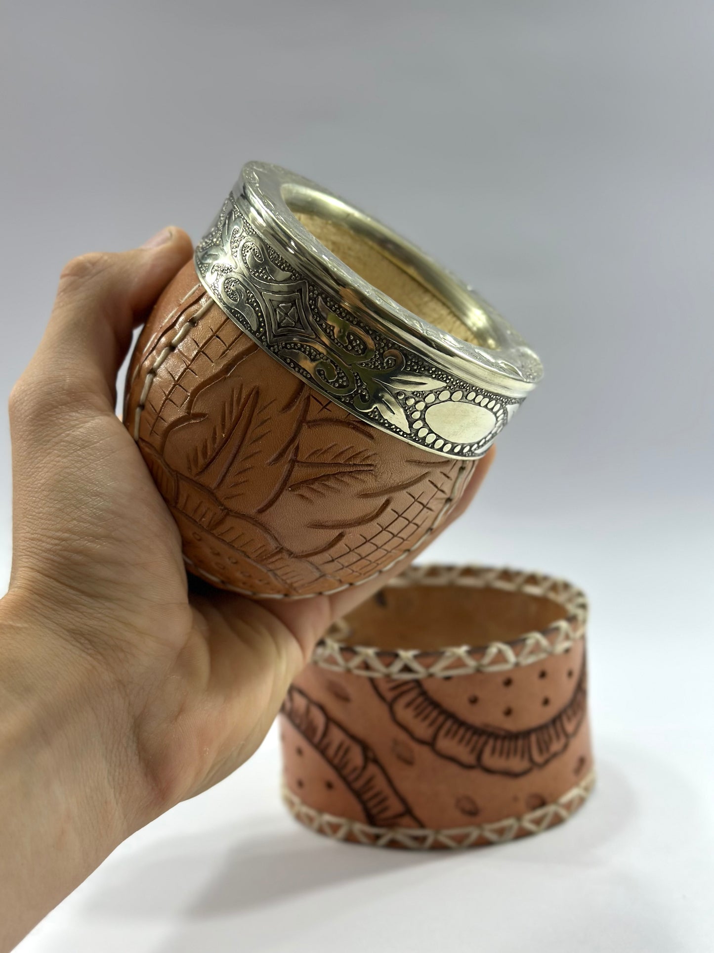 Mate Criollo Premium De Calabaza Cuero Labrado Diseño Hojas