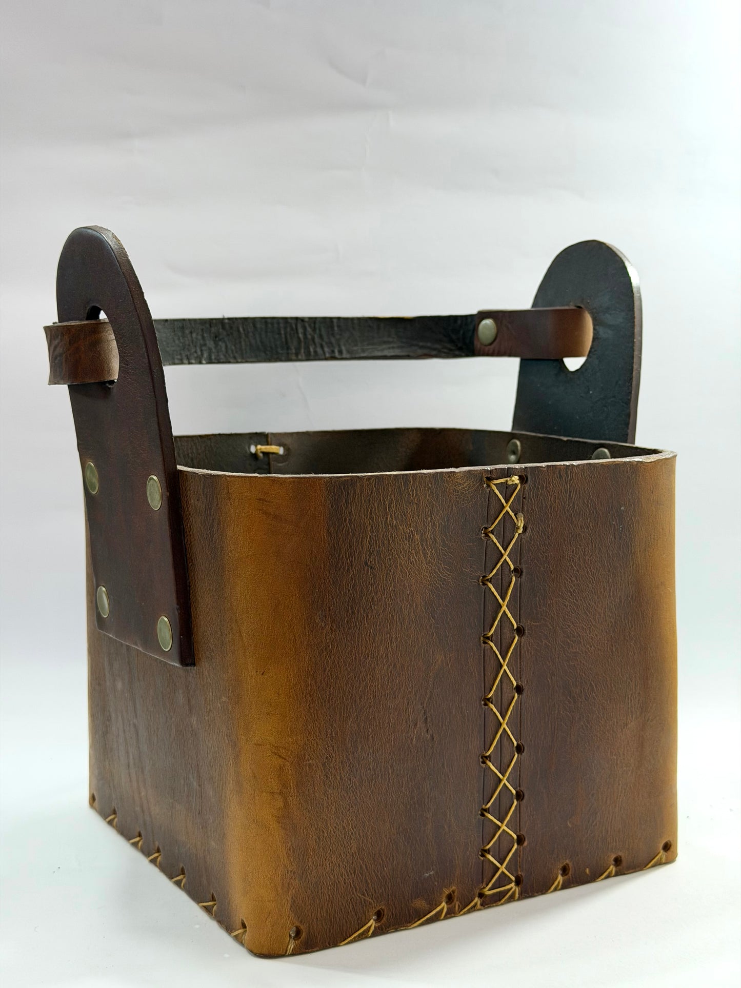 Matera de cuero tradicional 4 compartimentos Cuero Café Diseño #1