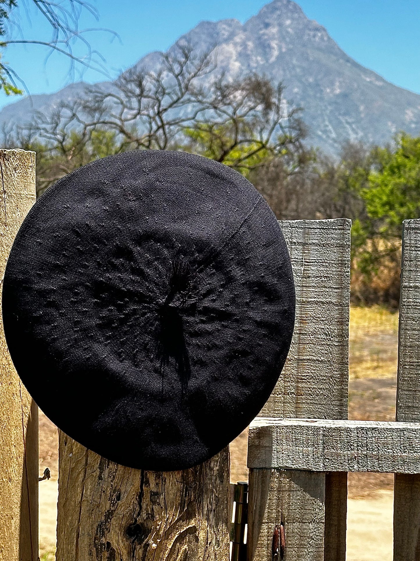 Boina Gaucha de Hilo Negra / Vuelo 32 Cm