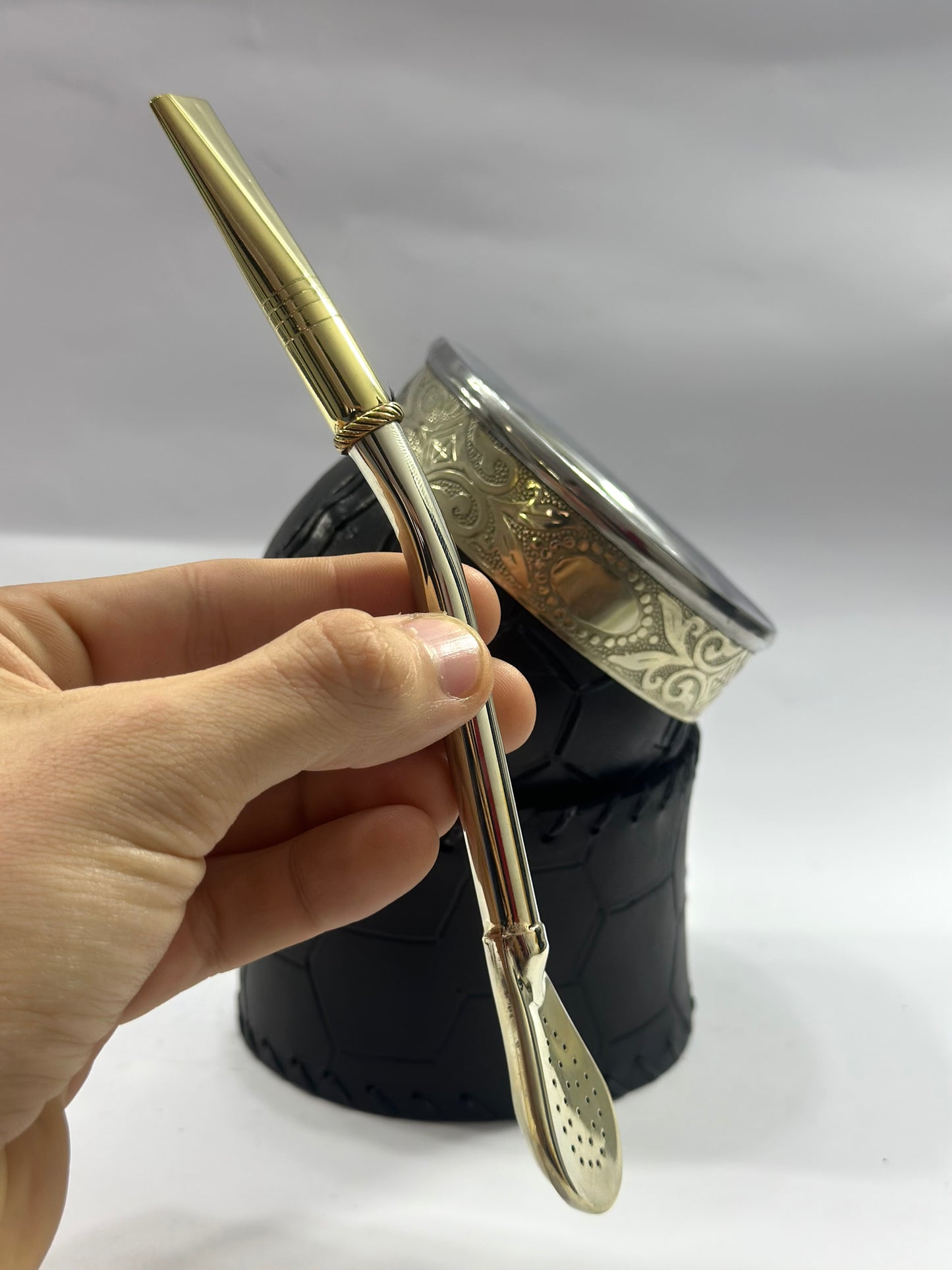 Mate Criollo Premium De Calabaza Cuero Labrado Diseño Balón Fútbol + Bombillon de Alpaca Curvo