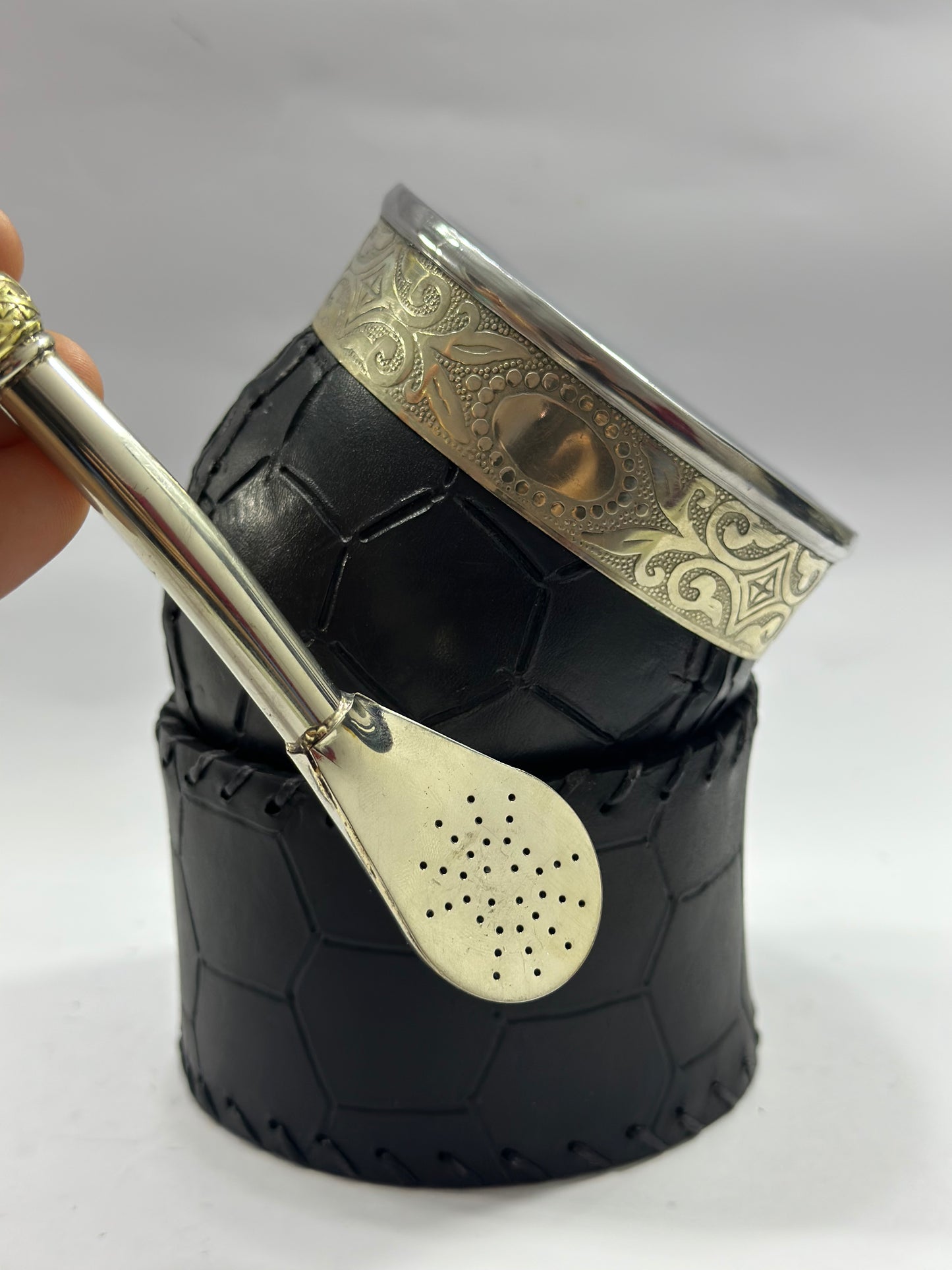 Mate Criollo Premium De Calabaza Cuero Labrado Diseño Balón Fútbol + Bombillon de Alpaca Recto