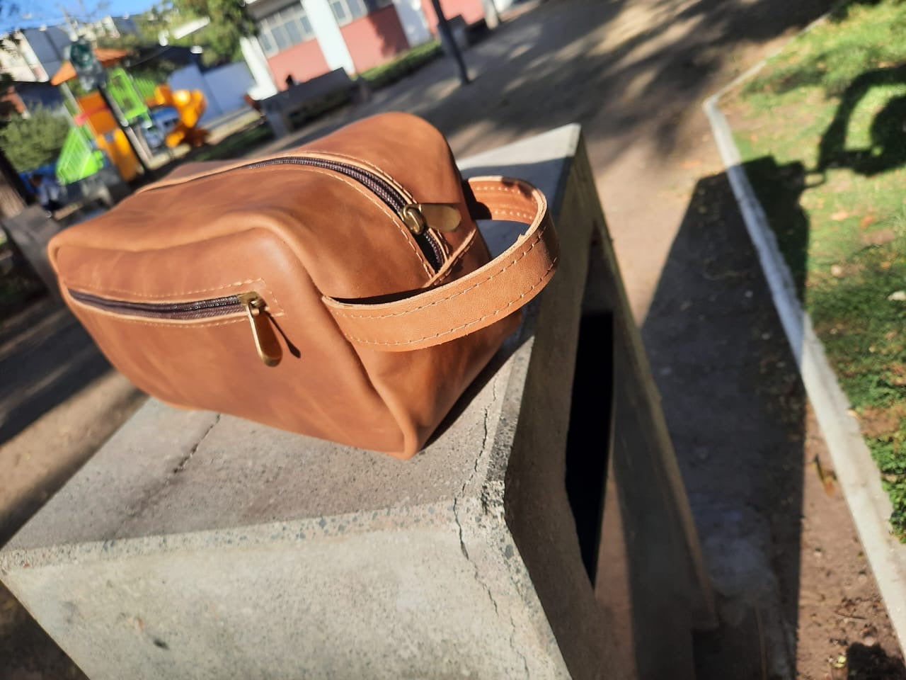 Neceser de Cuero Unisex Café / Medida 26x12x12