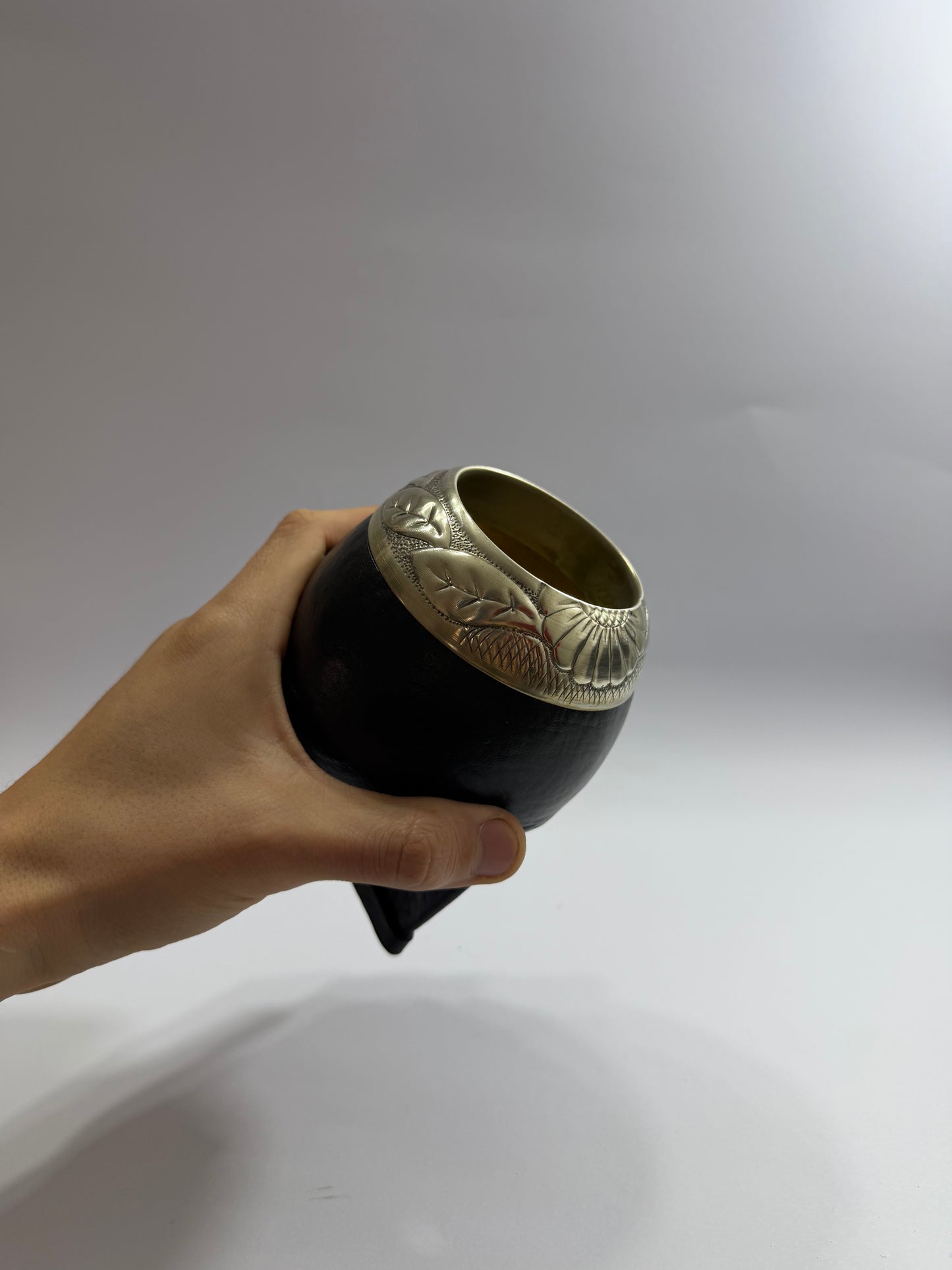 Mate Torpedo Premium Negro De Calabaza Virolon Uruguayo Artesanal Al Lacre 𝗛𝗢𝗝𝗔𝗦 𝗬 𝗙𝗟𝗢𝗥.