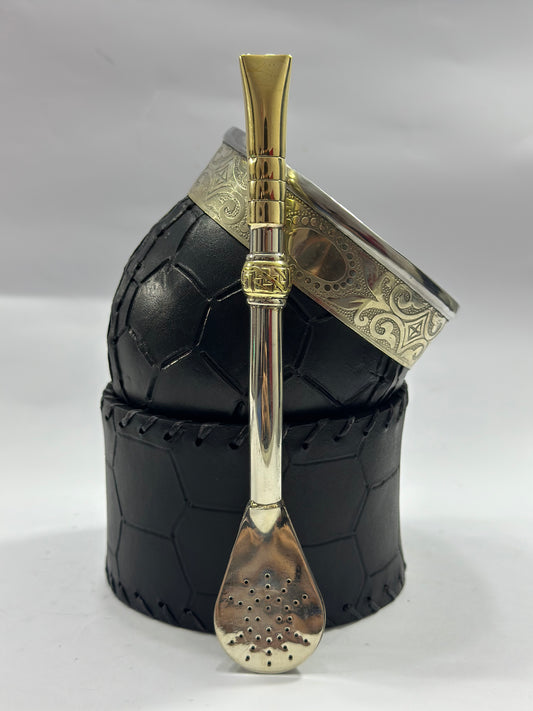 Mate Criollo Premium De Calabaza  Cuero Labrado Diseño Balón Fútbol + Bombillon de Alpaca Recto