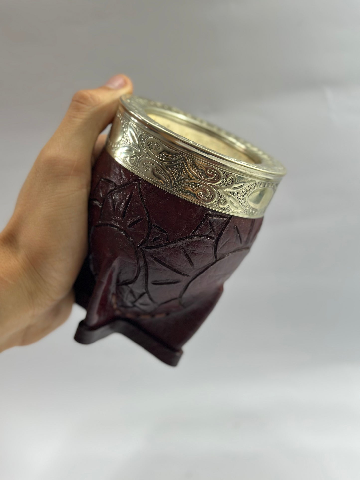 Mate Imperial Café Borravino Cuero Labrado Diseño Flor