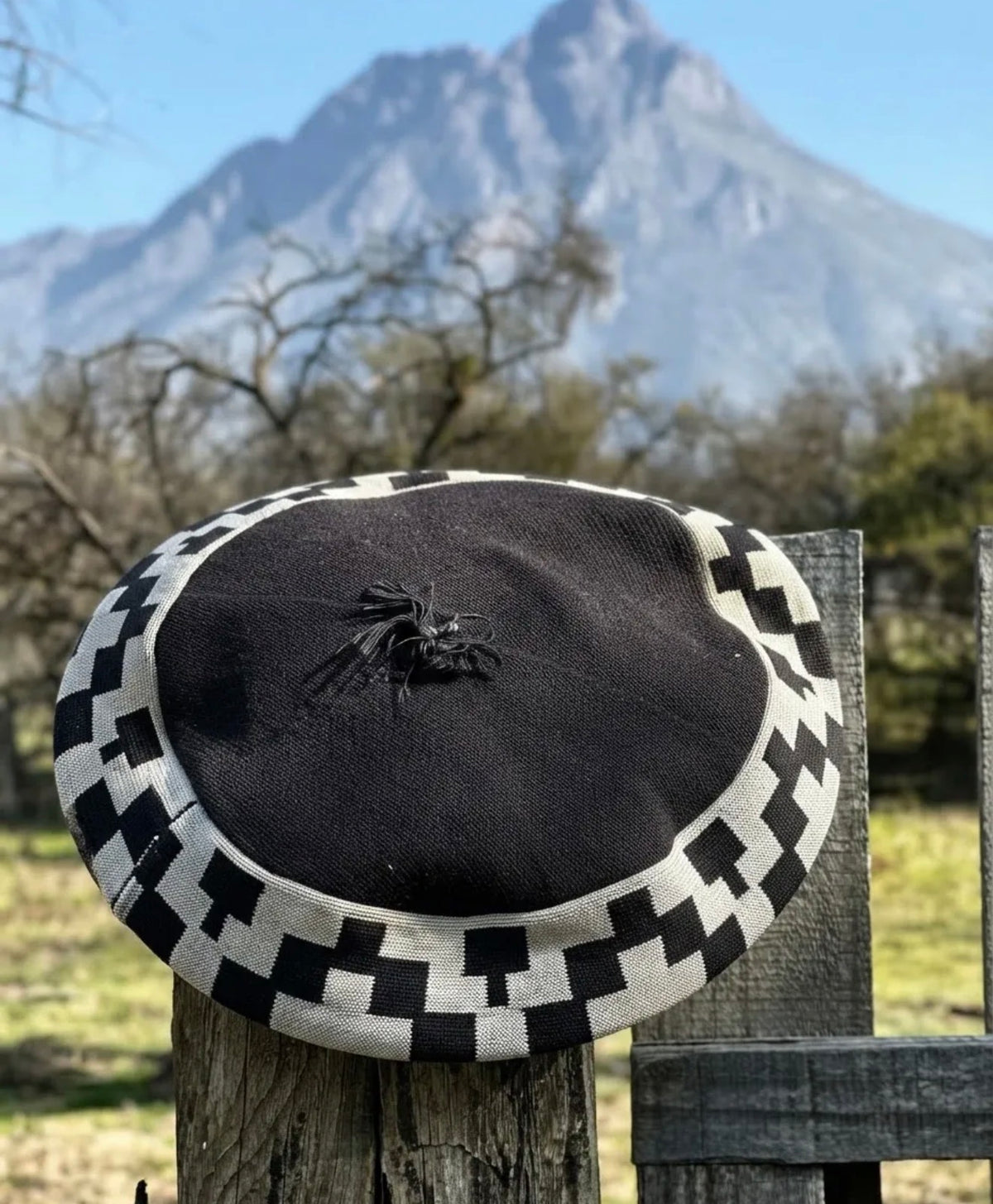Boina Gaucha Centro Gris Topo , Guarda Pampa Gris Topo / Vuelo 32 Cm.