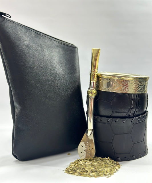Mate Criollo Premium Acero Cuero Labrado Diseño Balón Fútbol + Yerbero de Cuero Negro + Bombillon de Alpaca Recto
