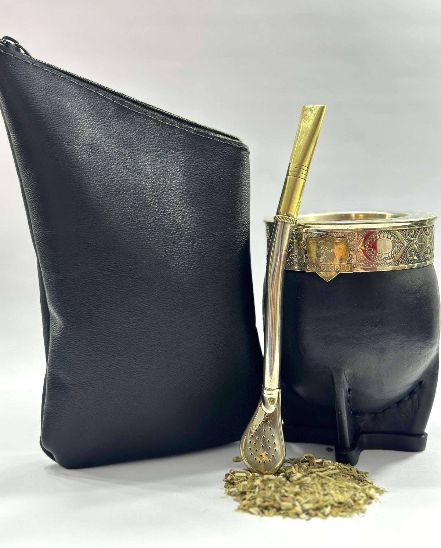 Mate Imperial Homenaje Colo-Colo + Yerbero de Cuero Negro + Bombillon de Alpaca Curvo.