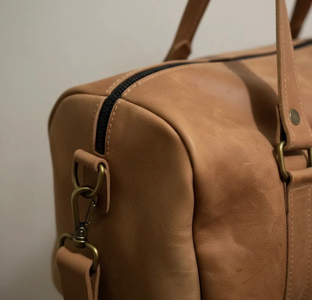 Bolso Viajero de Cuero “KAYANO”