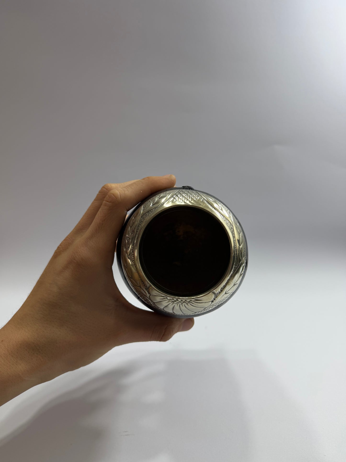 Mate Torpedo Premium Negro De Calabaza Virolon Uruguayo Artesanal Al Lacre 𝗛𝗢𝗝𝗔𝗦 𝗬 𝗙𝗟𝗢𝗥.