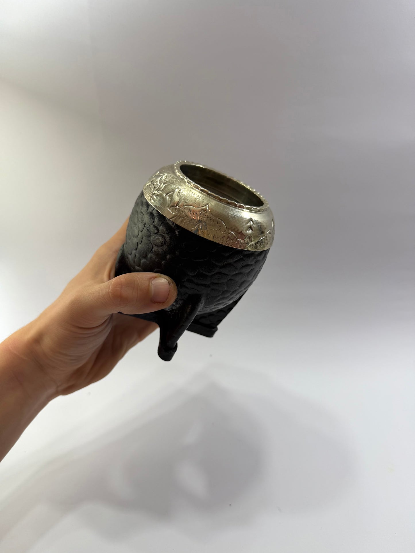 Mate Torpedo Negro de Acero trabajado en cuero croco + Virola Uruguaya