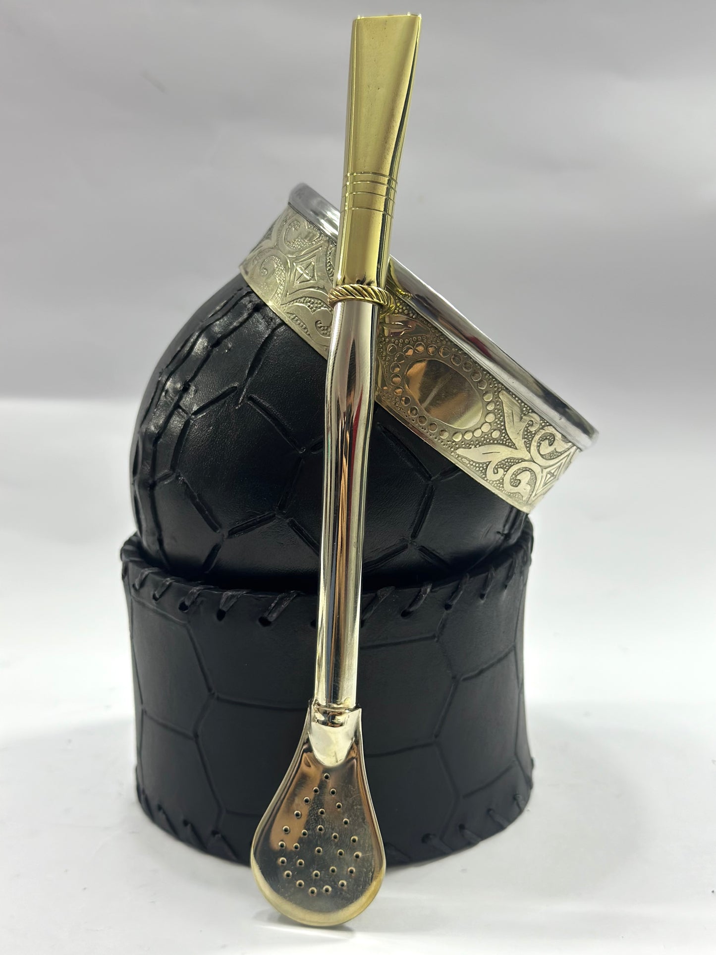 Mate Criollo Premium De Calabaza  Cuero Labrado Diseño Balón Fútbol + Bombillon de Alpaca Curvo