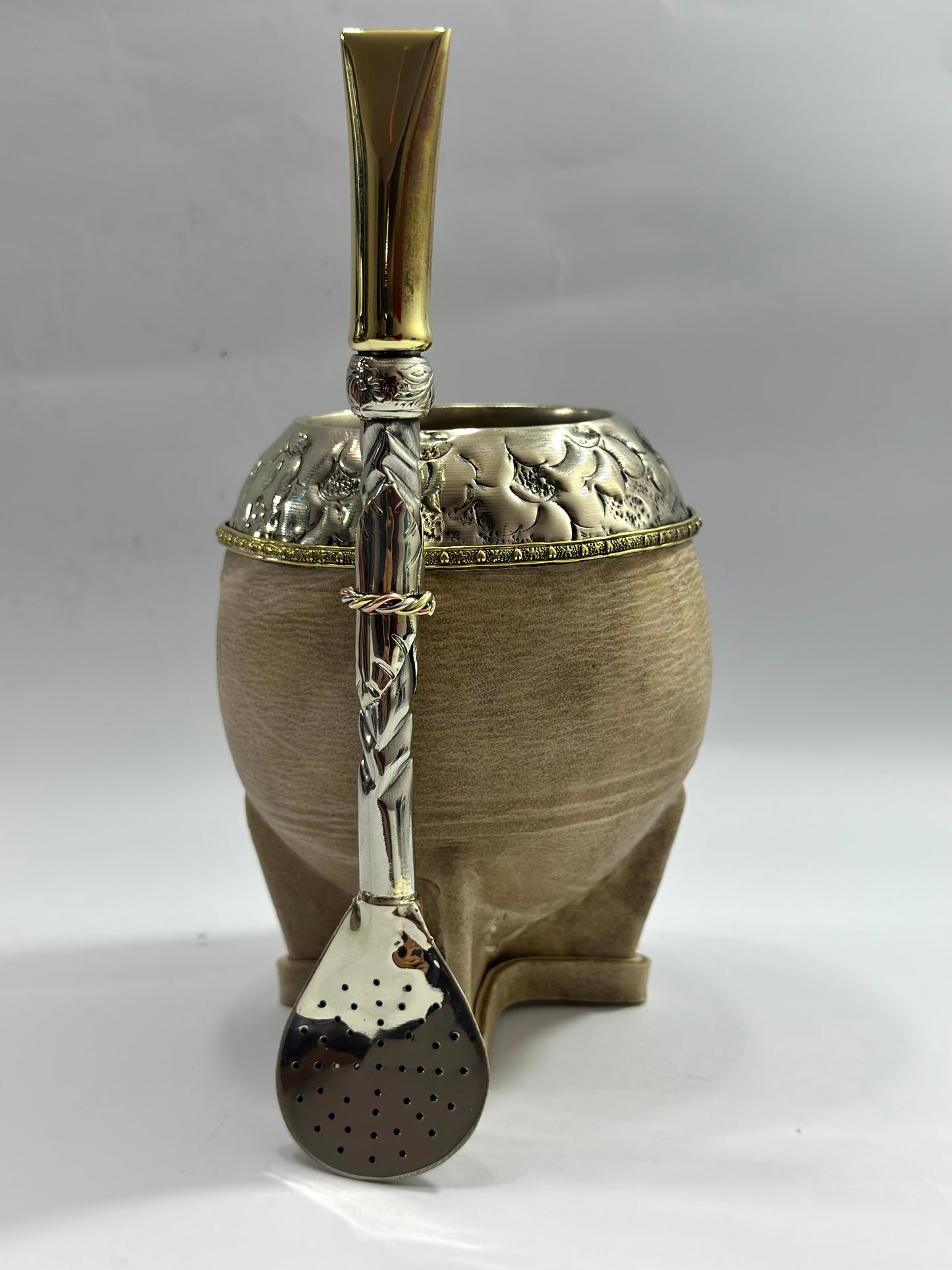 Torpedo De Calabaza Trabajado En Cuero Crudo / Virolón Uruguayo Lacre con Una Hebra de bronce