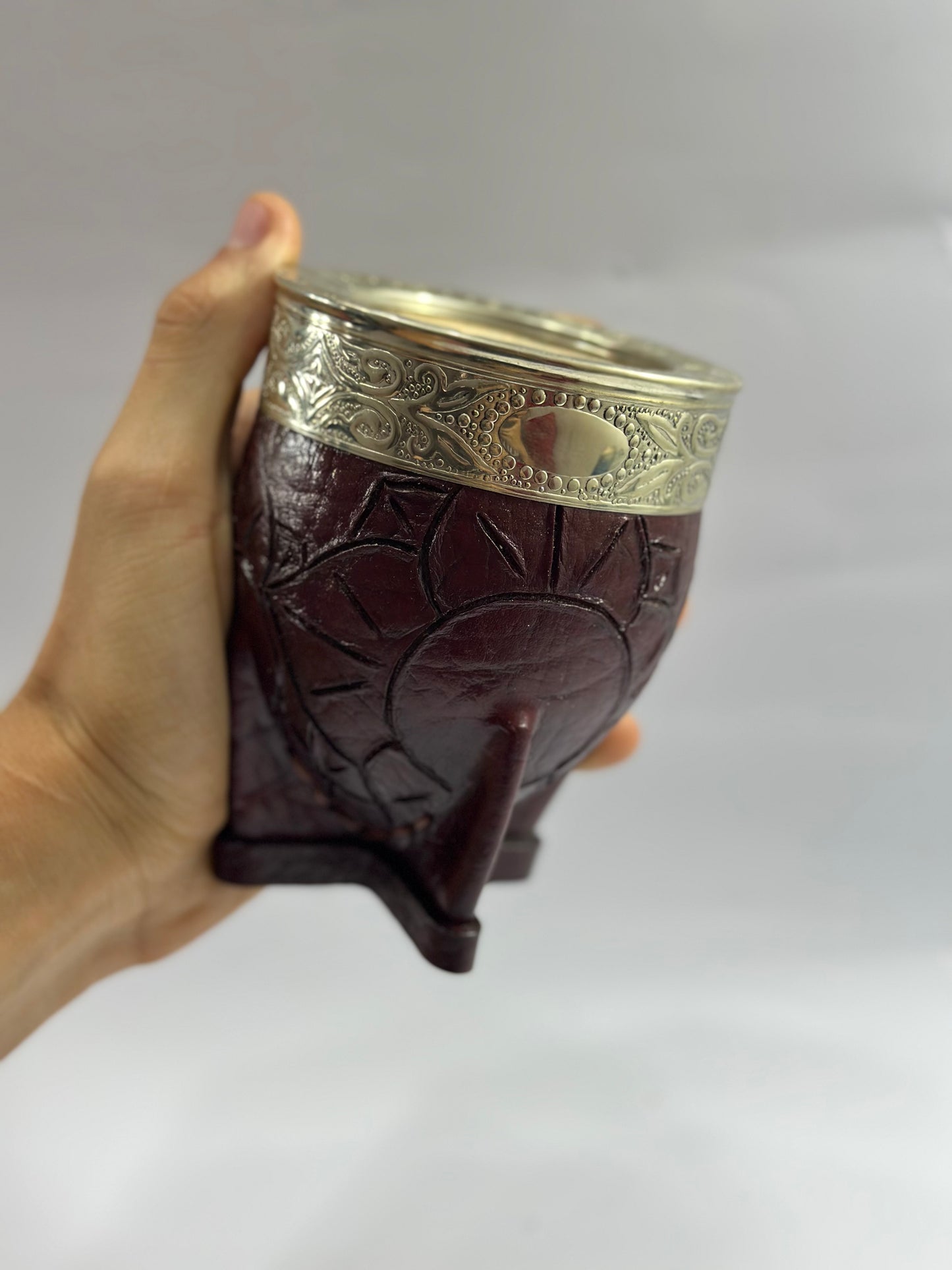 Mate Imperial Café Borravino Cuero Labrado Diseño Flor