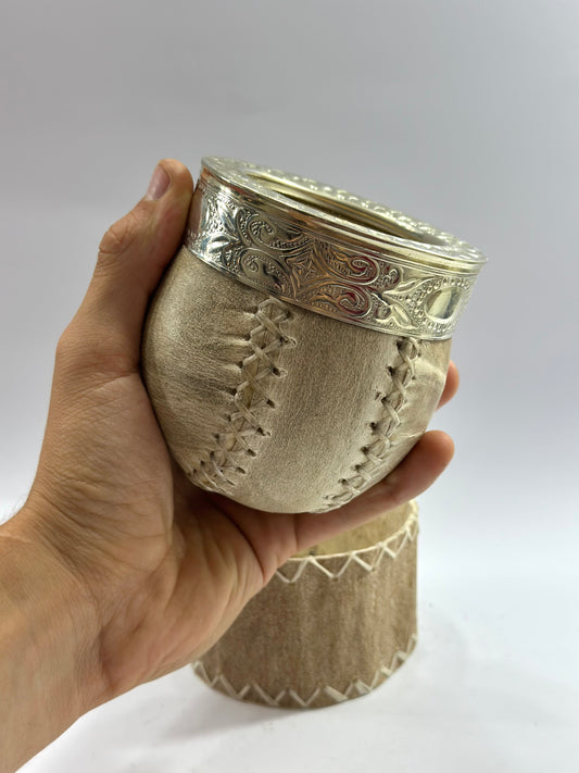 Mate Criollo de Calabaza trabajado en cuero crudo con Posa Mate