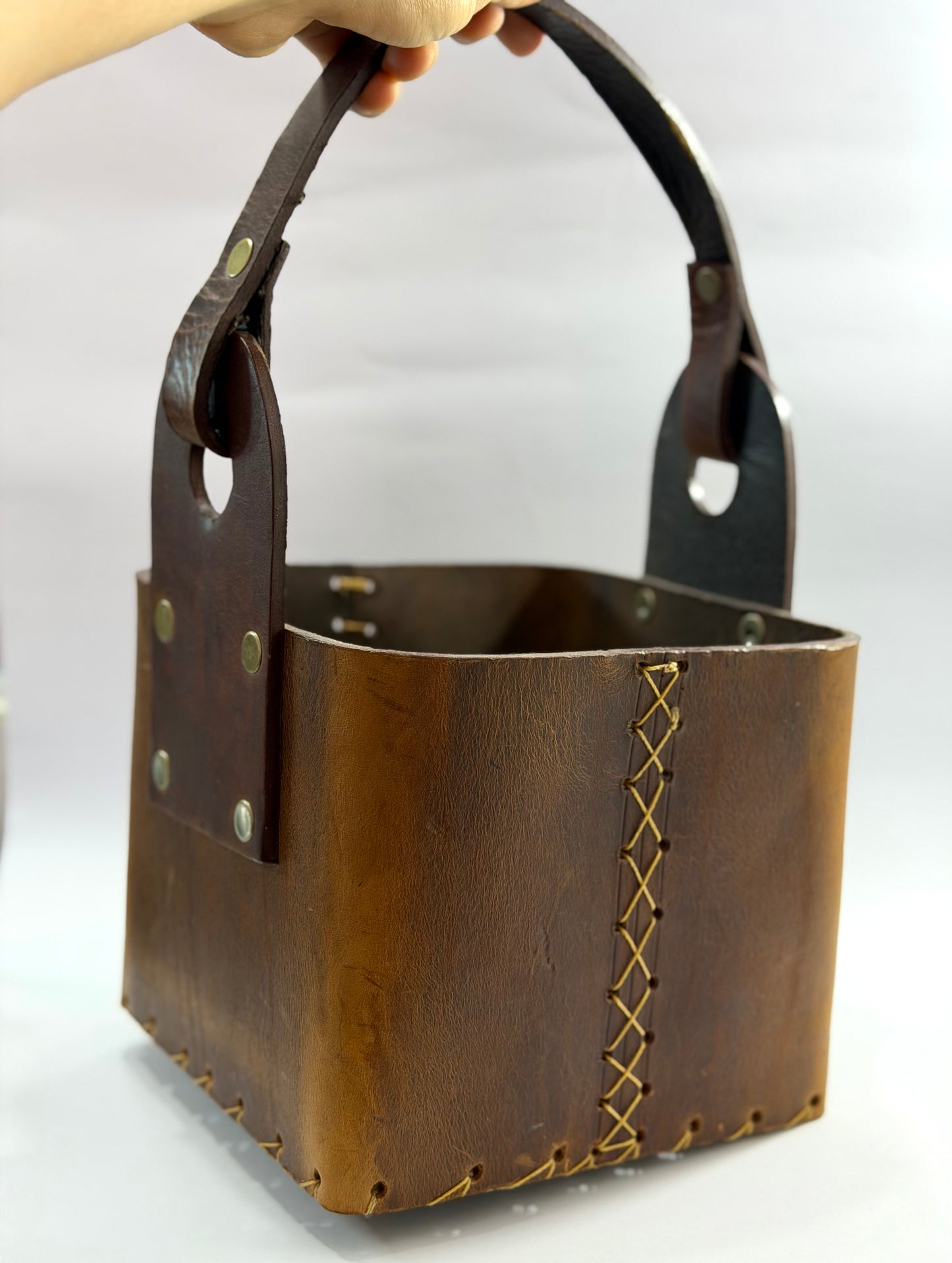 Matera de cuero tradicional 4 compartimentos Cuero Café Diseño #1