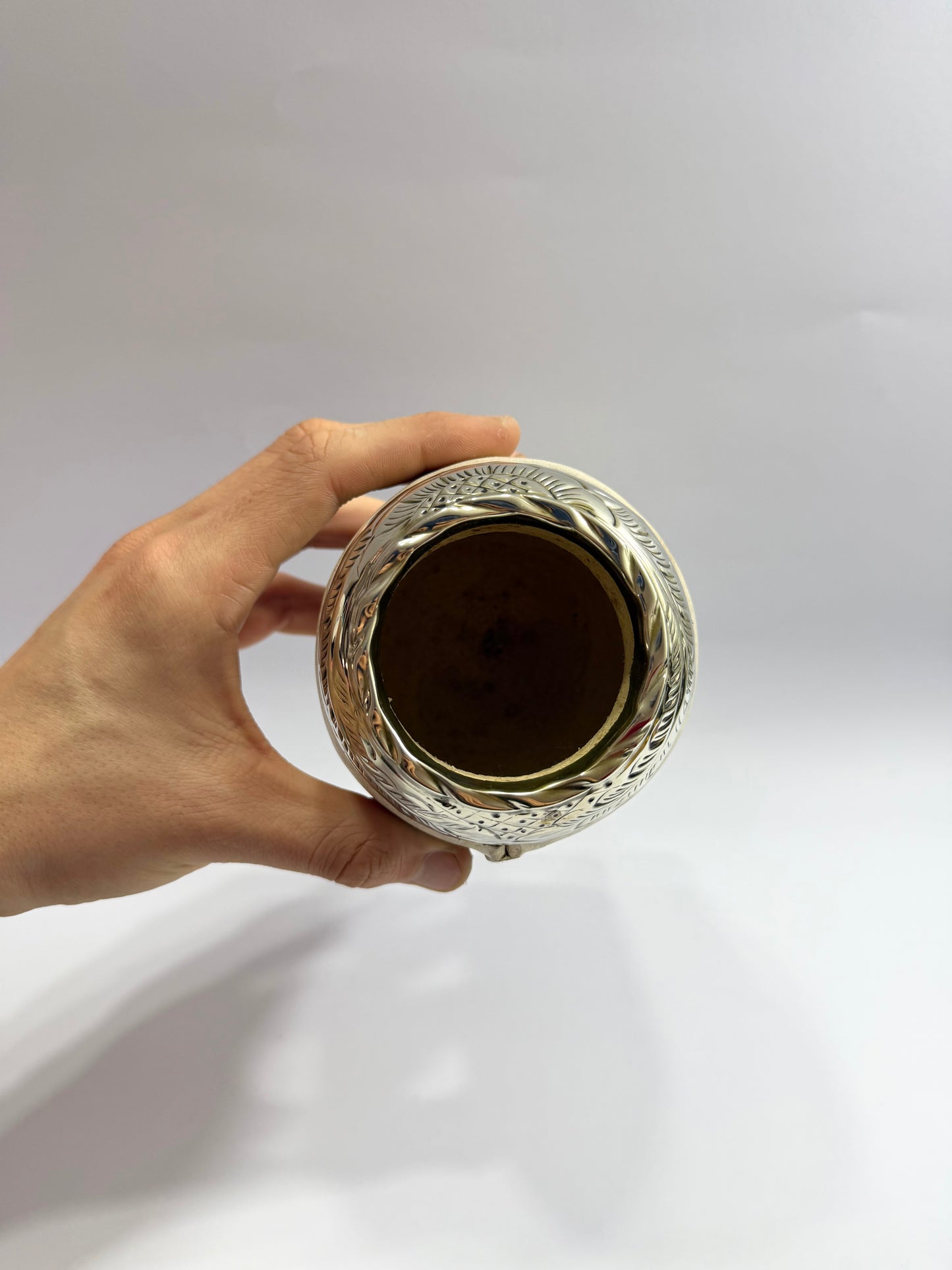 Mate Torpedo de Calabaza trabajado en cuero crudo en costura Tiento + Virolon Uruguayo Lacre