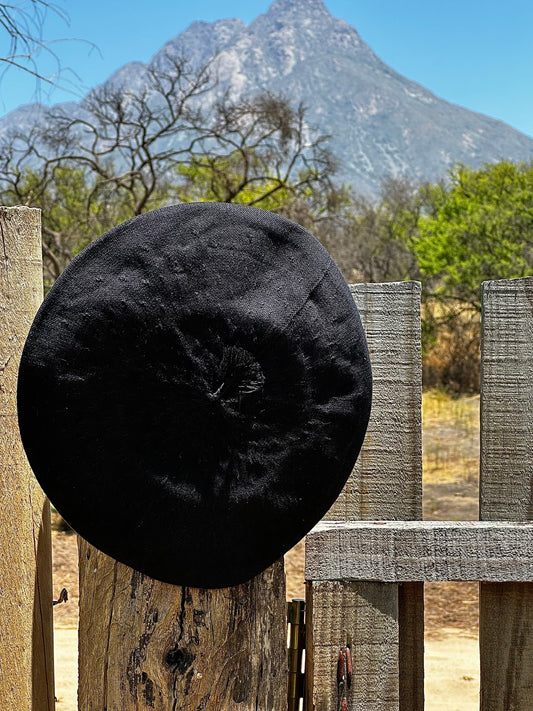 Boina Gaucha de Hilo Negra / Vuelo 32 Cm